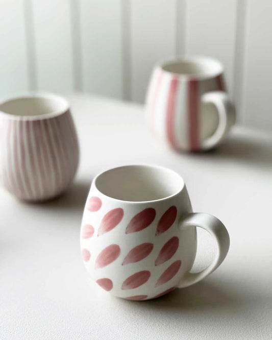 Hug Me Mugs / Rose Brush